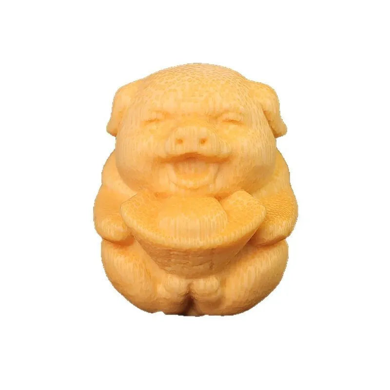 Solid bamboo Fulu pig carving ornament measuring 4cm tall with 3.5cm diameter