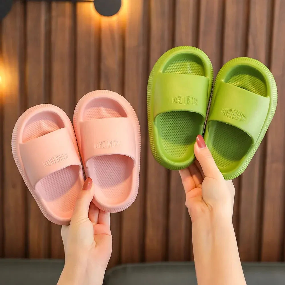 Children's EVA slippers in mixed colours with non-slip soles