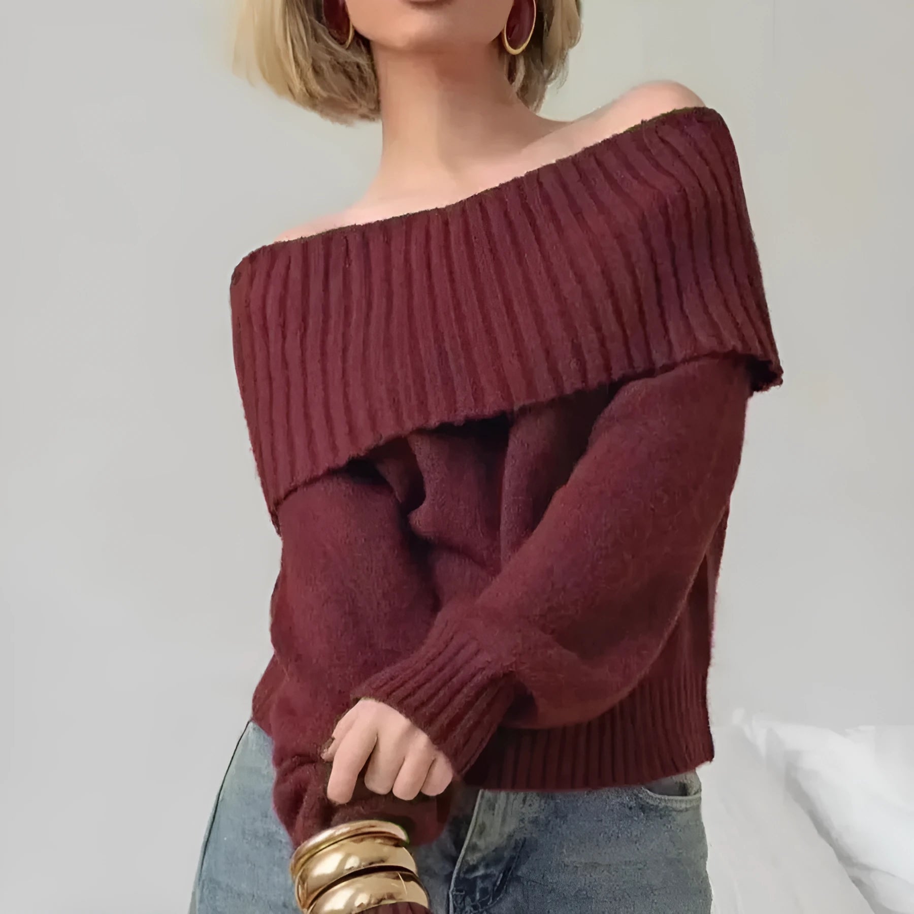 Grey off-the-shoulder sweater with 3D pattern and strapless V-neck design