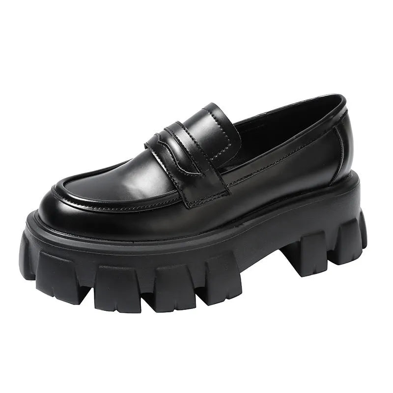 British style wide fat foot loafers in patent leather with a rubber sole.
