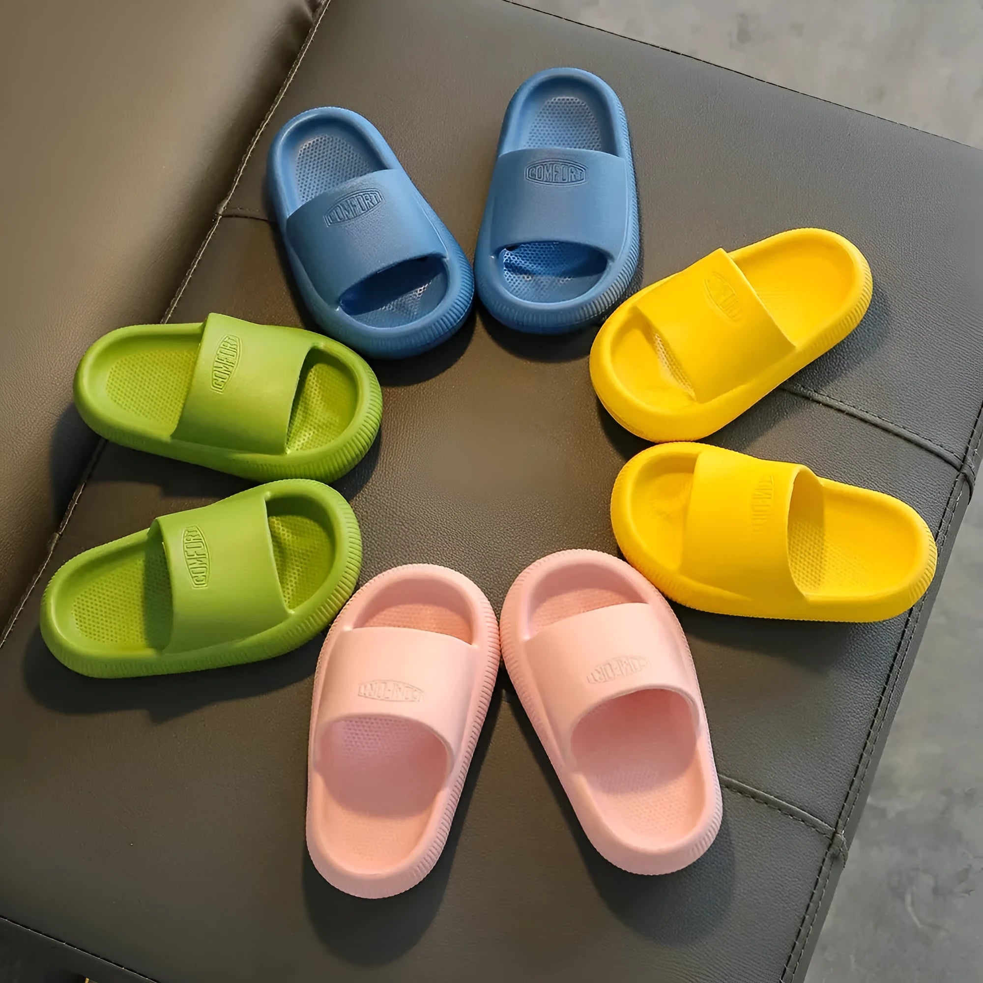 Children's EVA slippers in mixed colours with non-slip soles