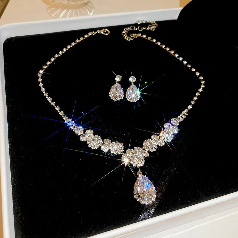 Alloy pendant clavicle chain necklace and earrings set in gold suit with love heart pendant