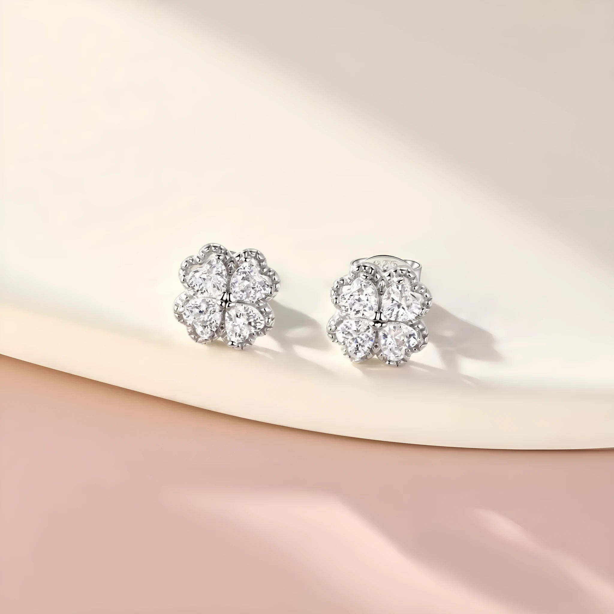Zeng Yin heart-shaped 925 silver earrings with zircon stones and four-leaf clover design