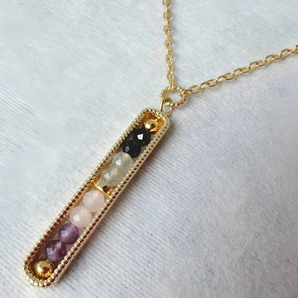 Heart-shaped pendant necklace for women transparent colour alloy O-shaped chain adjustable 41-50cm