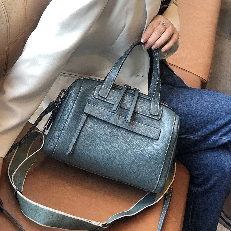 Genuine leather messenger bag with horizontal square shape and litchi pattern sewing detail
