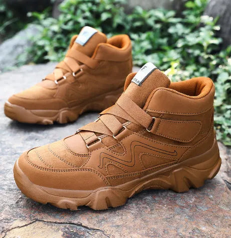 Men's casual shoe in multiple colours including black, brown, and dark grey, shown with size range 39-49.