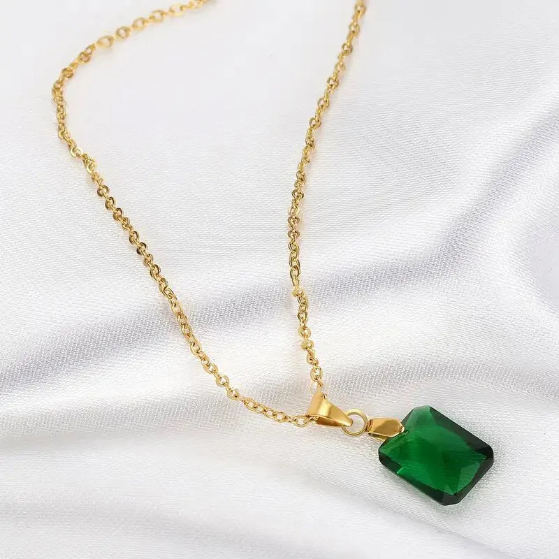 Copper geometric rectangular pendant necklace with O-ring chain in green colour.