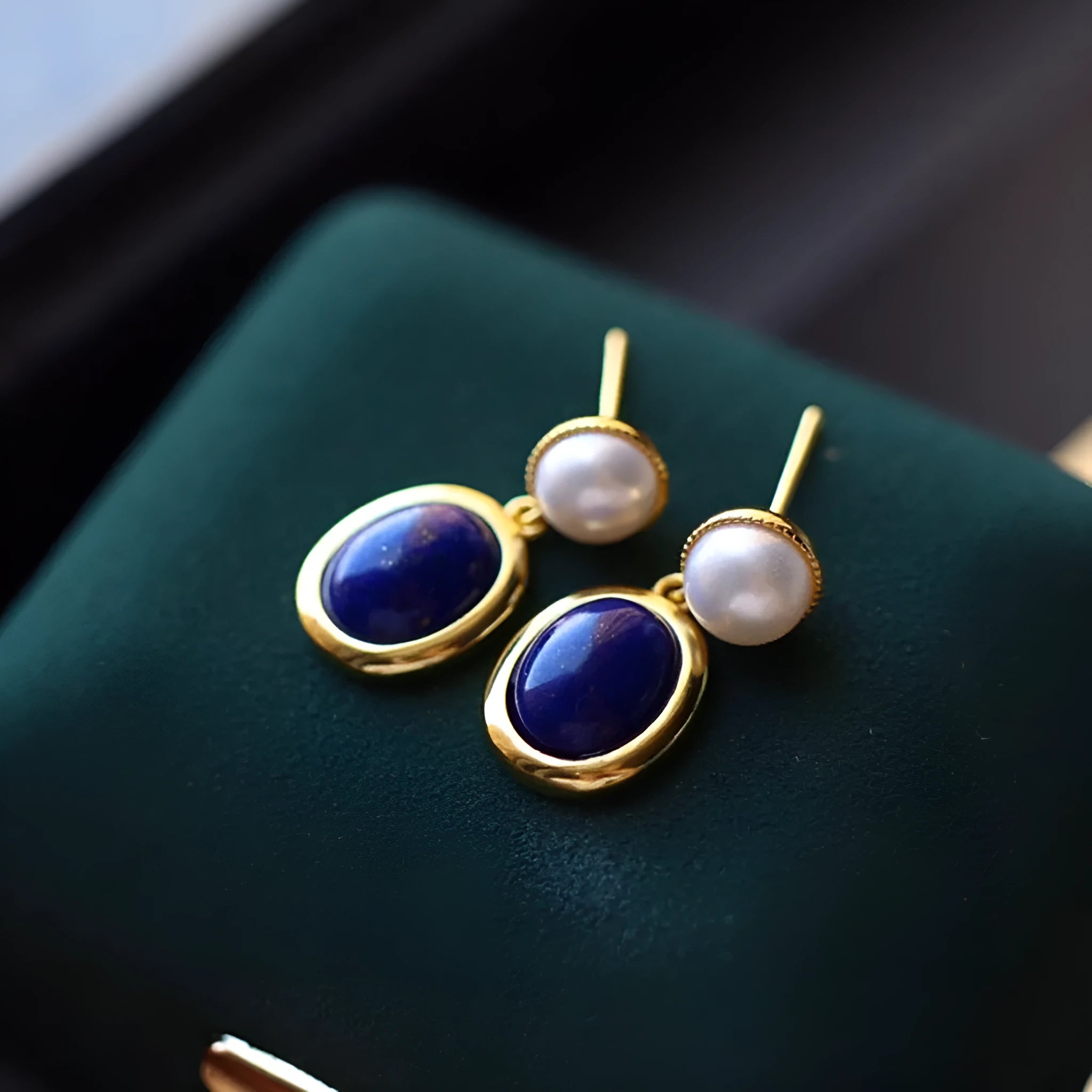 A pair of simple lapis lazuli pearl dangle earrings in 925 sterling silver with auspicious patterns.