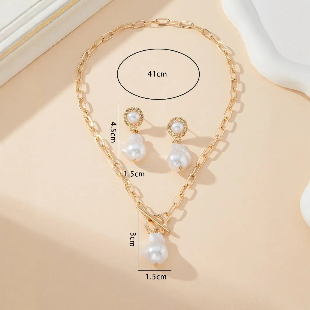 Gold-tone baroque pearl necklace and earrings 2-piece jewellery set for women