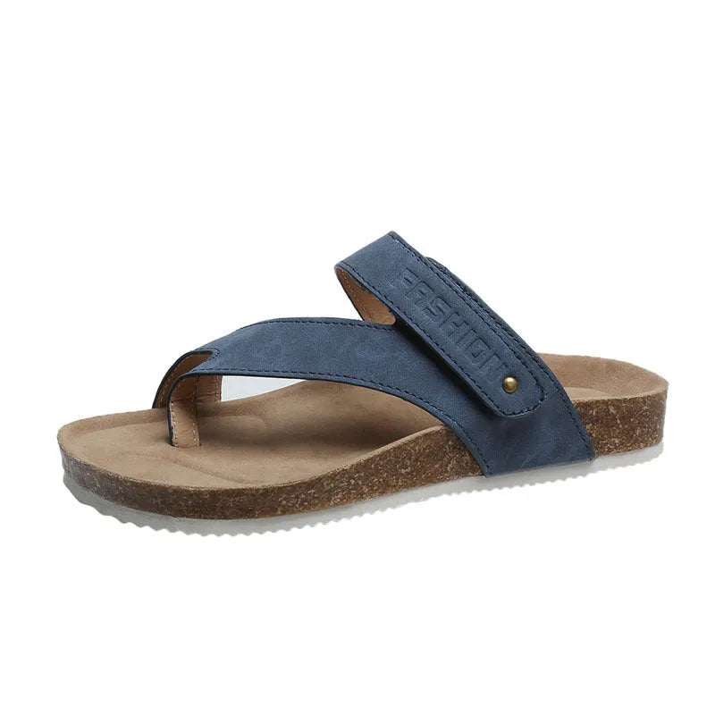 Flat toe ring thick-soled flip-flops in a solid colour with a foam sole