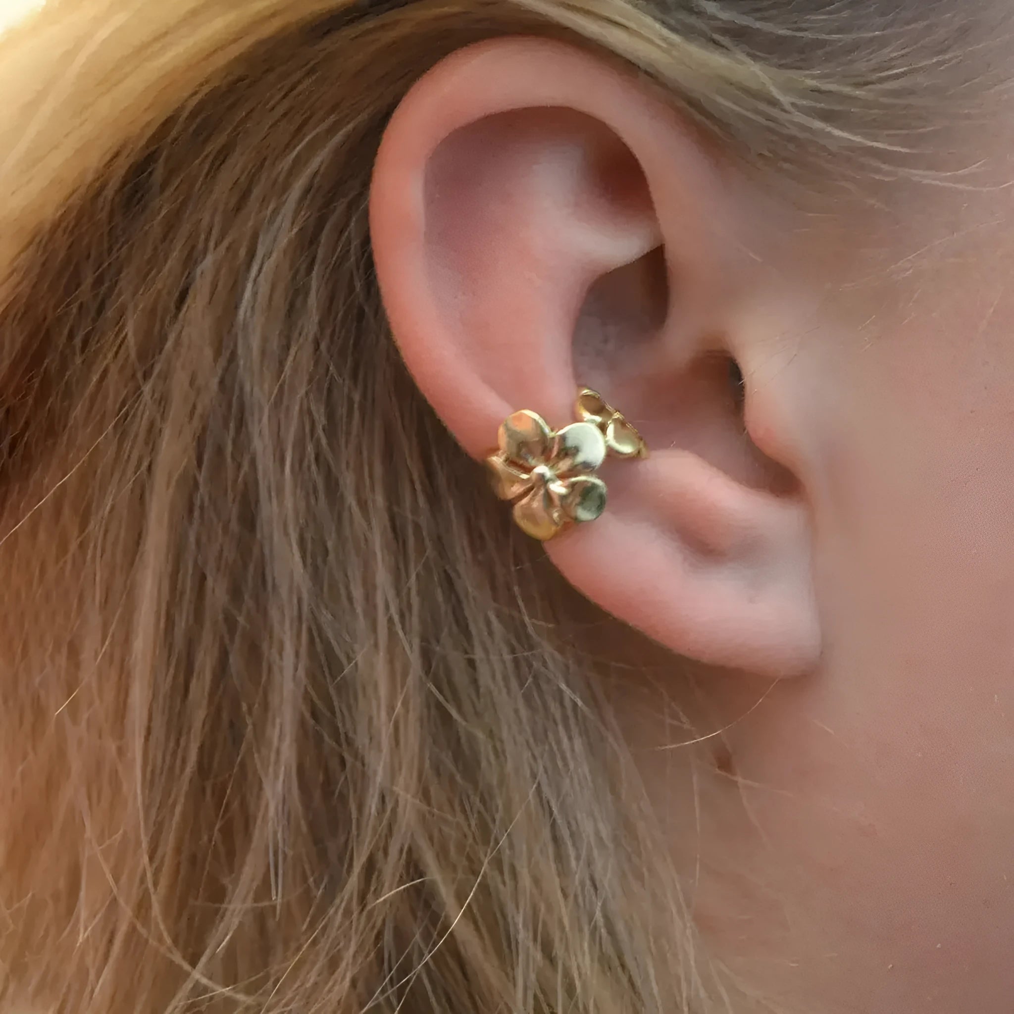 Gold electroplated alloy earrings with starfish and scallop shell charms