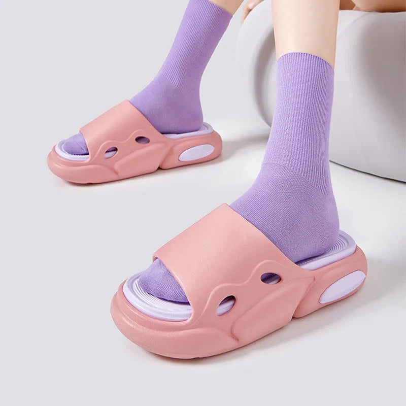 Two-colour couple slippers with thick EVA sole and leather lining in pink purple.