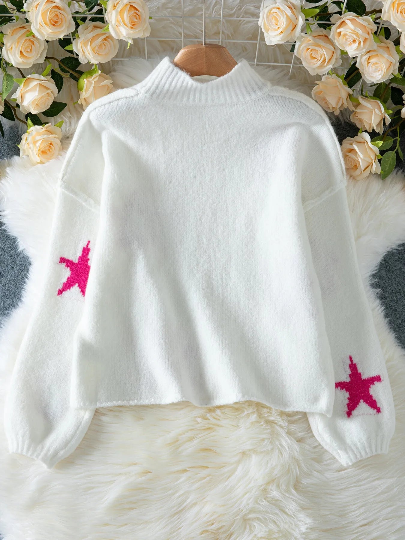 Women's white loose turtleneck pullover with star pattern in imitation velvet fabric