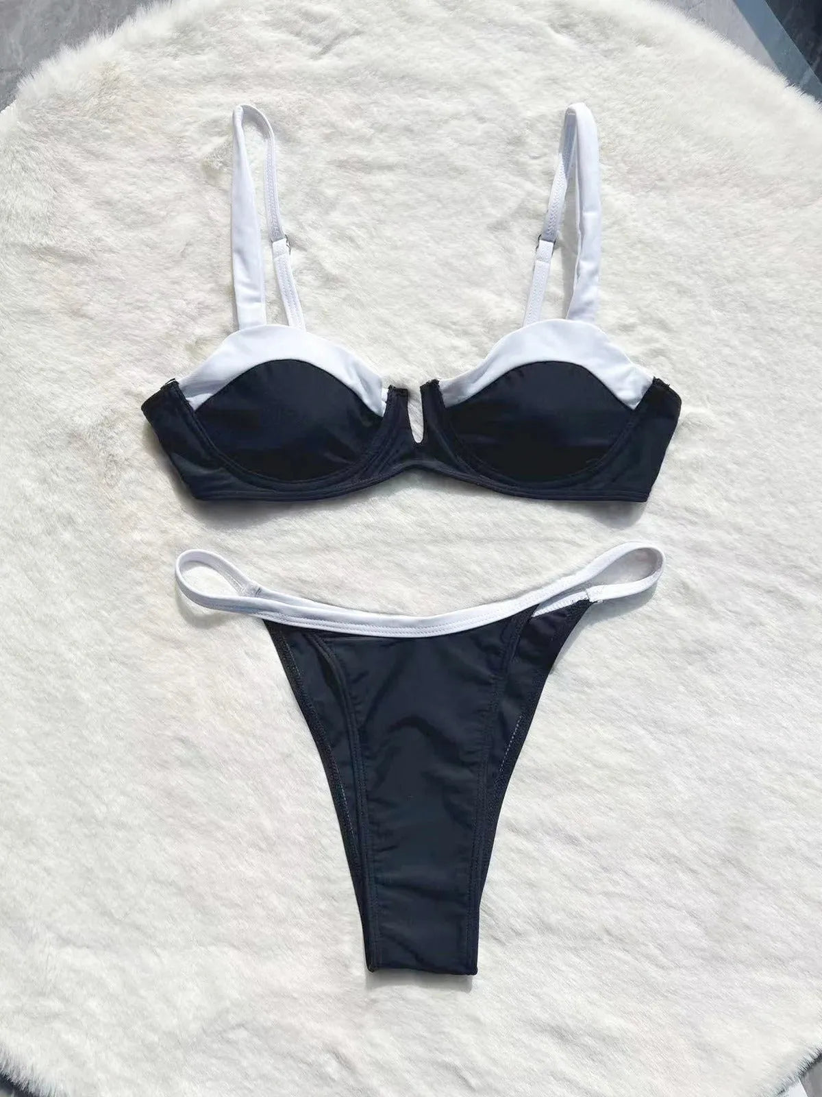 Black low waist women's bikini with stitching split briefs design