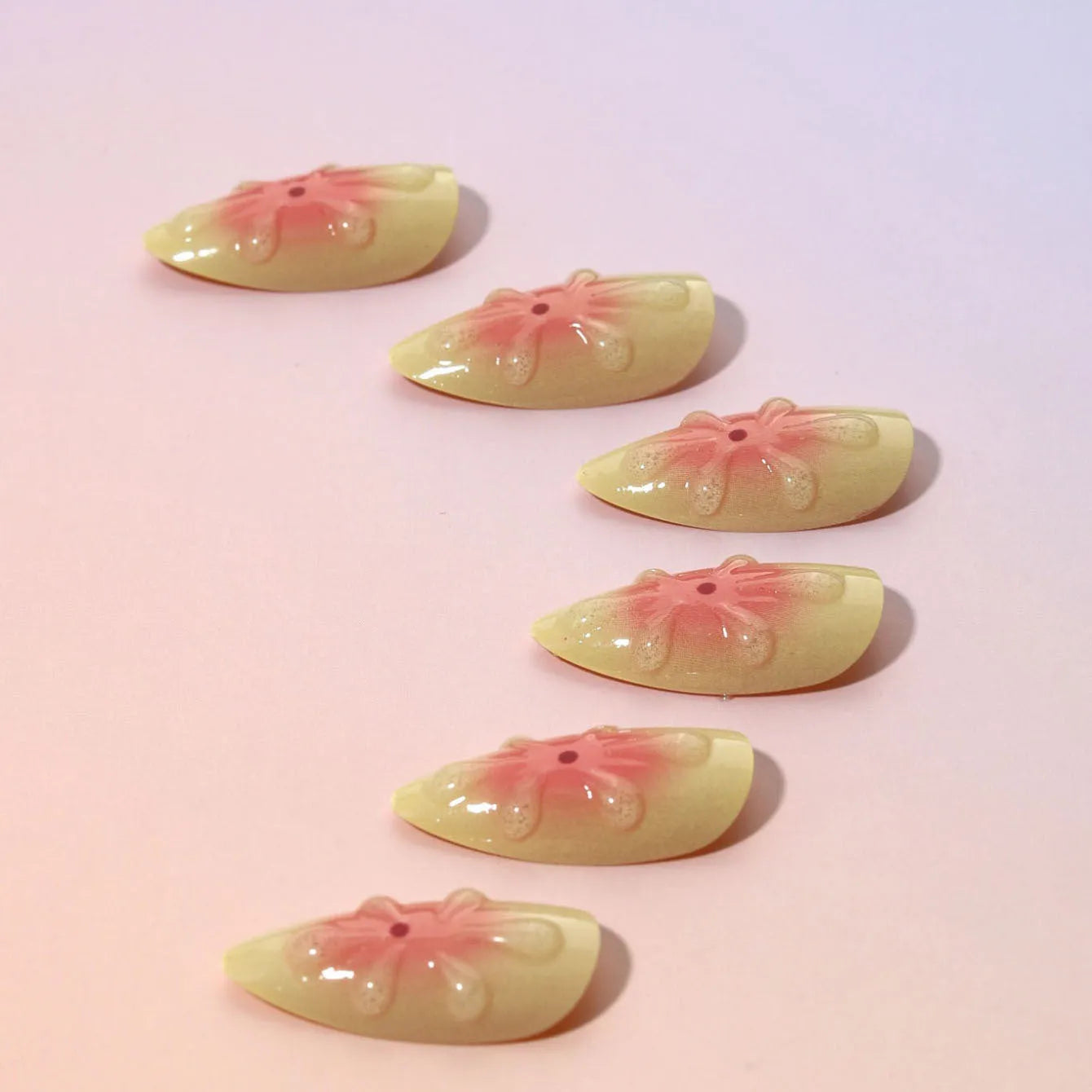 Cartoon style 3D flower pattern false nails set with plastic armour pieces, jelly glue, and filing strip