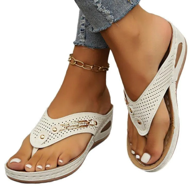 Women's retro style flip-flop sandals with herringbone toe scaffold in light brown