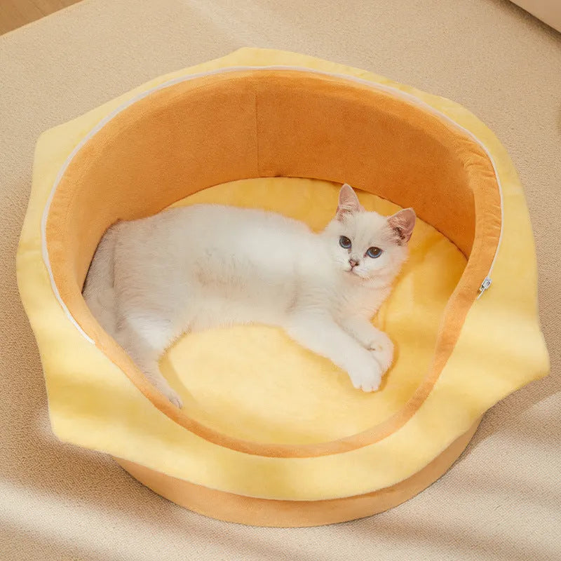 Medium insulated cat kennel with detachable components for winter warmth and year-round use