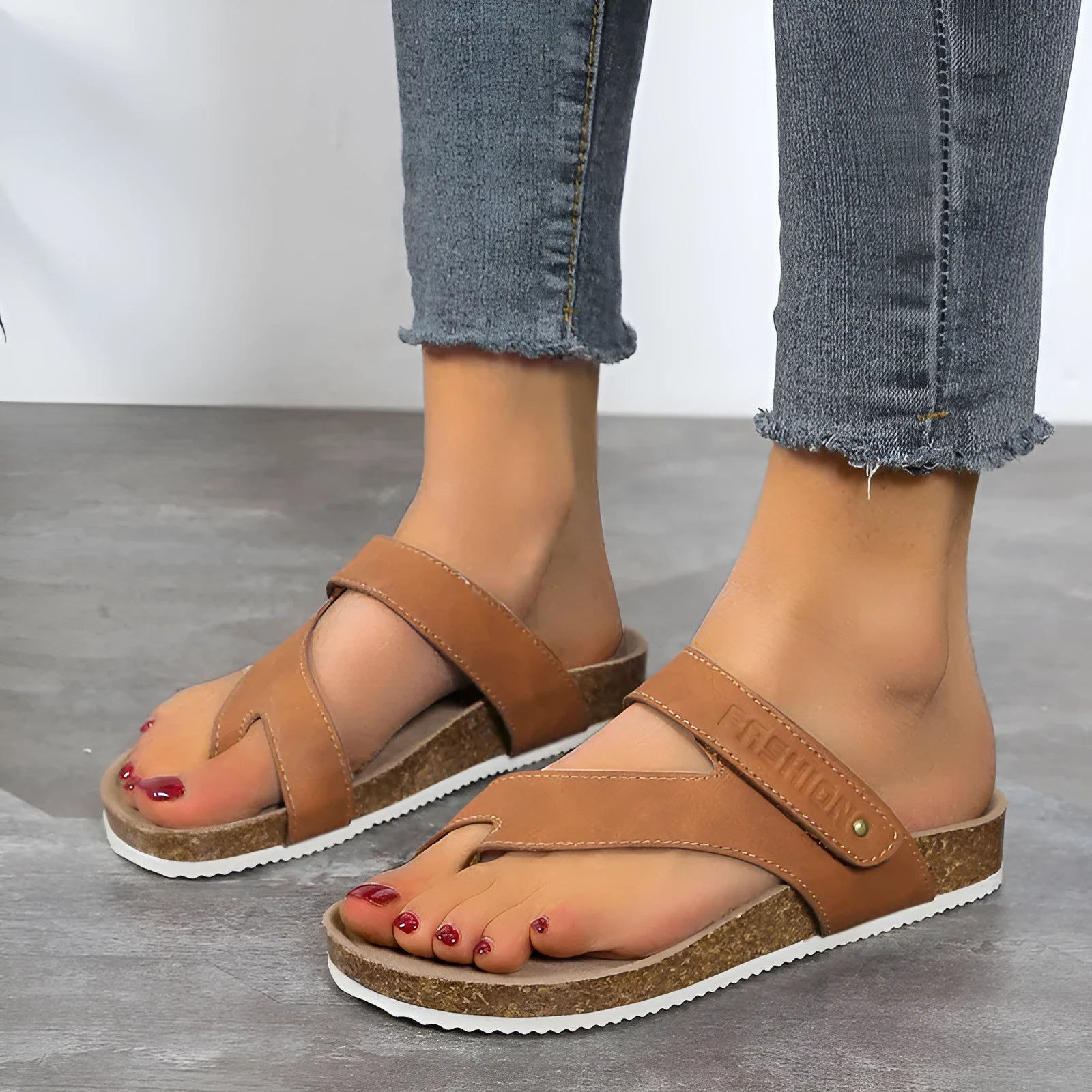 Flat toe ring thick-soled flip-flops in a solid colour with a foam sole