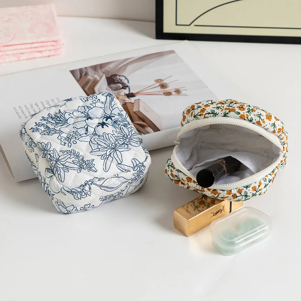 Polyester key storage bag with floral pattern and sewing thread decorative details