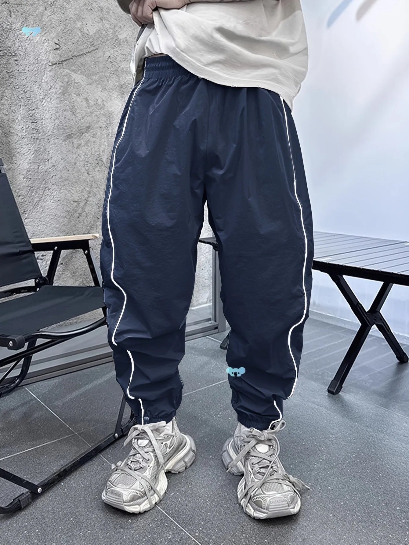 Men's loose fit cropped sports trousers in bamboo fibre, shown in blue colour.