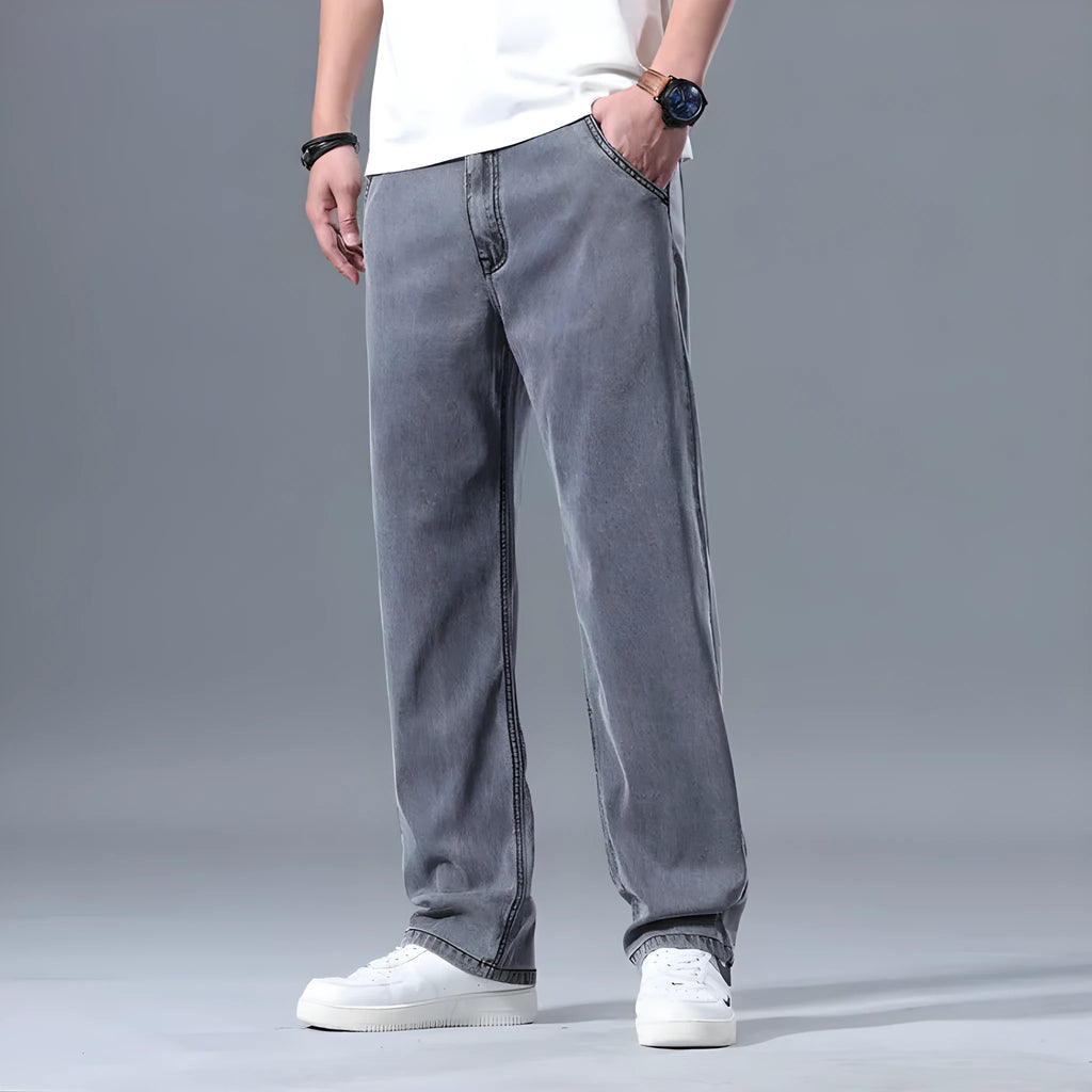 Men's loose straight-leg lyocell jeans in light blue colour with zip fly