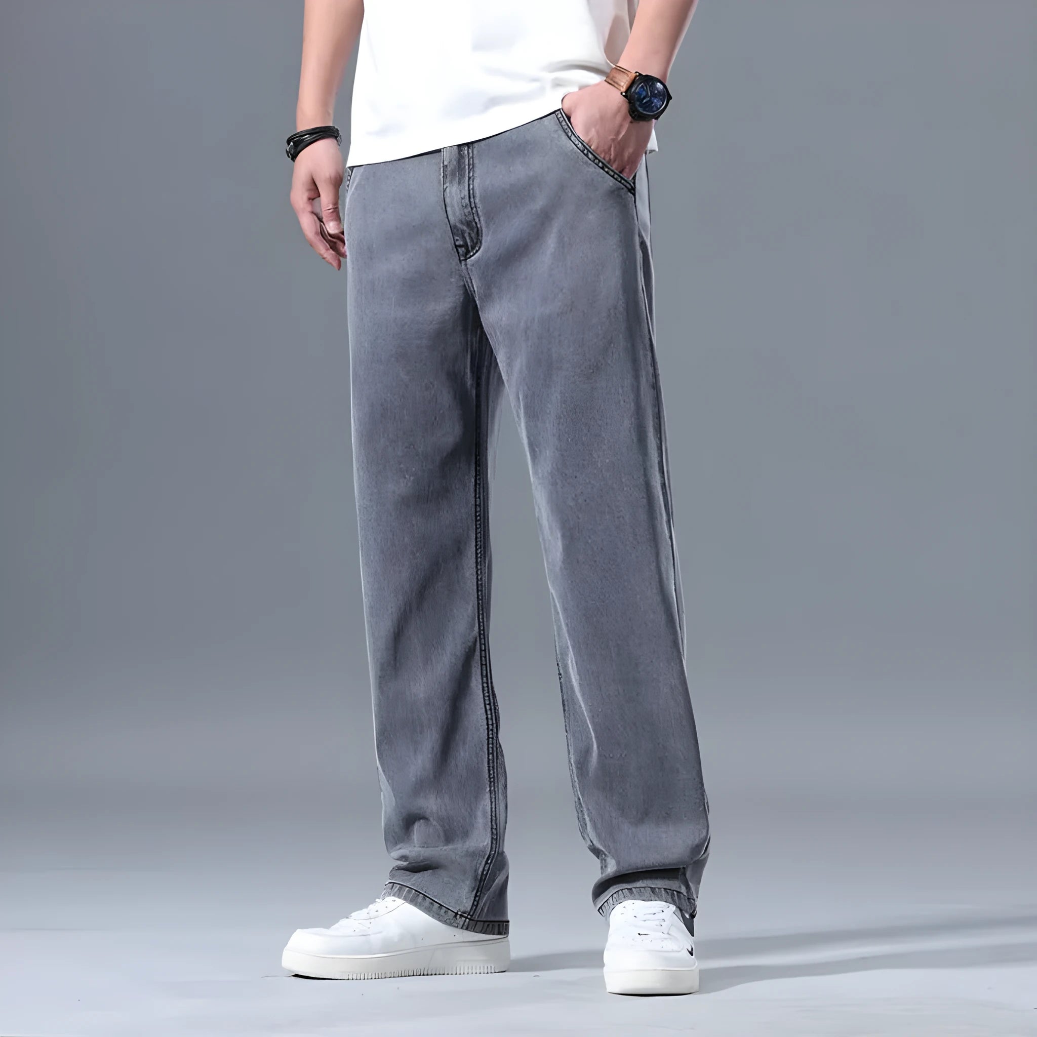 Men's loose straight-leg lyocell jeans in light blue colour with zip fly