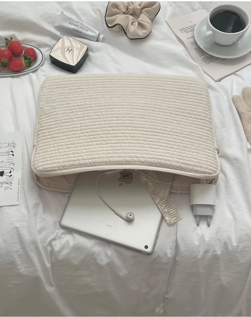 Black and white anti-seismic cotton clutch laptop bag for tablets, showing internal coin pocket.