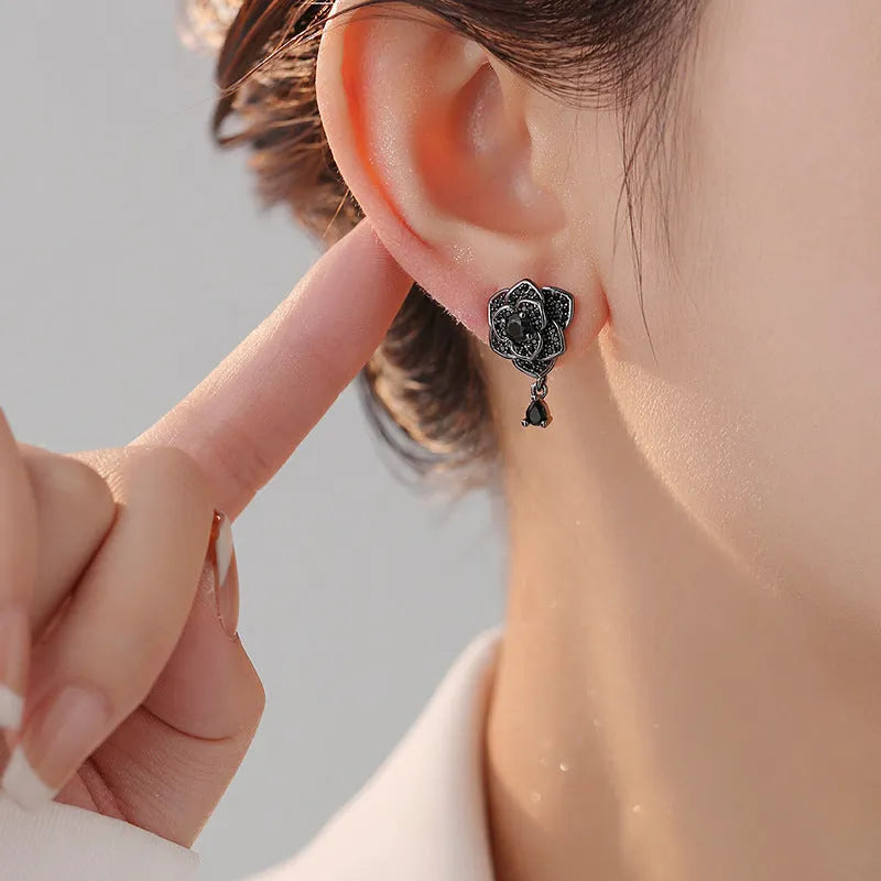 Black rose zircon stud earrings with flower shape and gold plating
