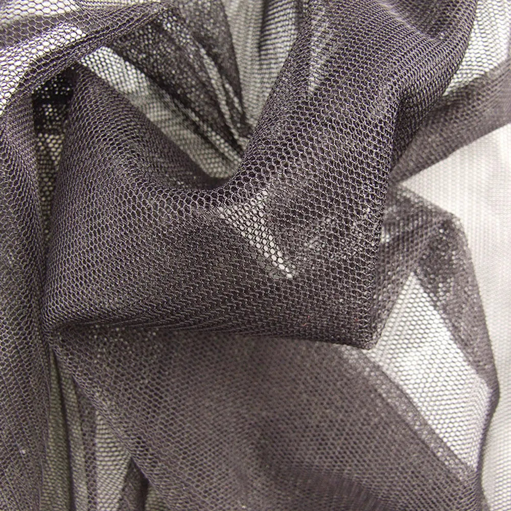 Mosquito protection suit set comprising hooded top, trousers and booties in breathable mesh fabric