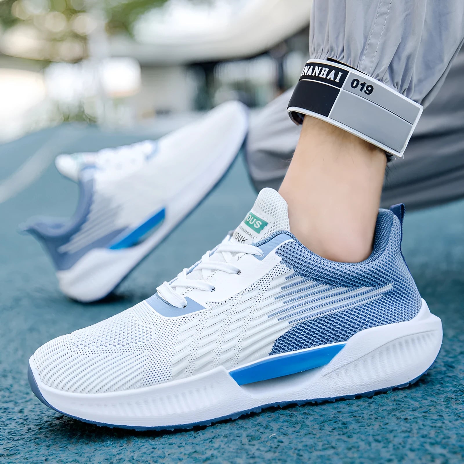 Men's blue casual sports shoes with mesh design and round toe