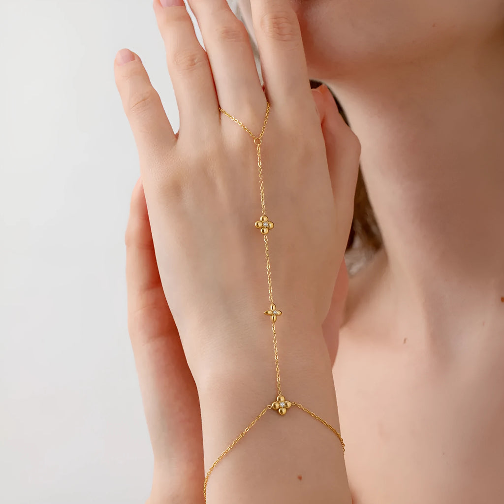 Gold-coloured stainless steel women's bracelet with eight-pointed star and floral charm design