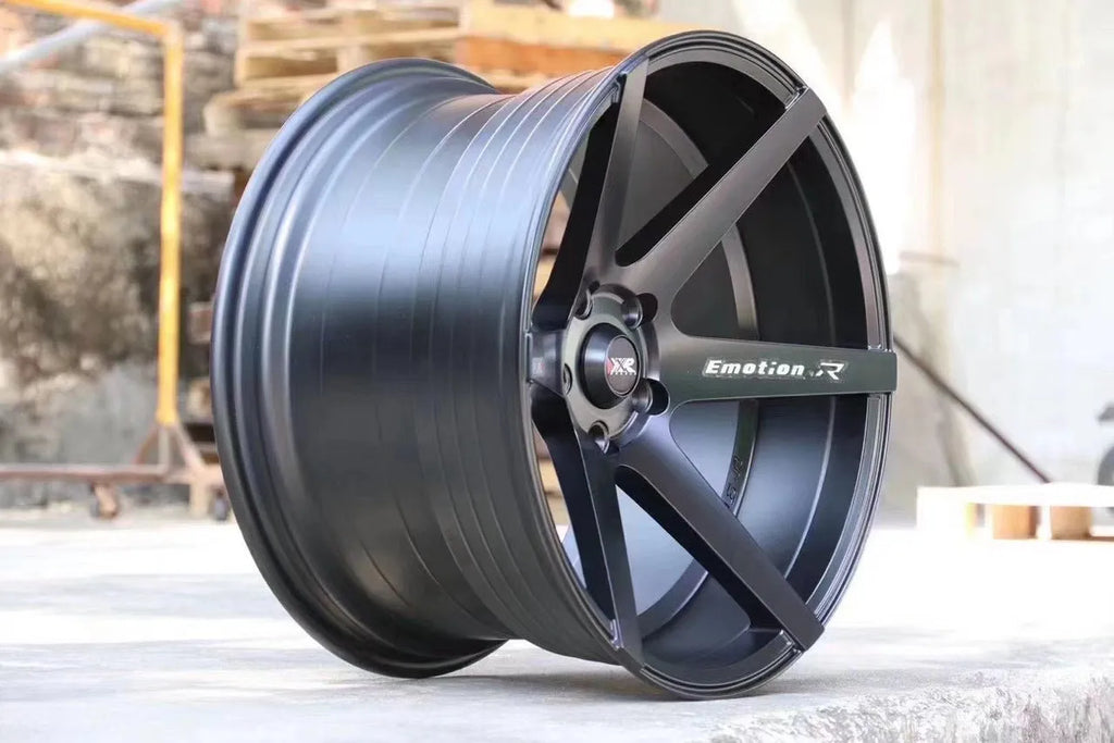 18-inch low-lying wide-sided concave car wheel modification in aluminium alloy with single tyre