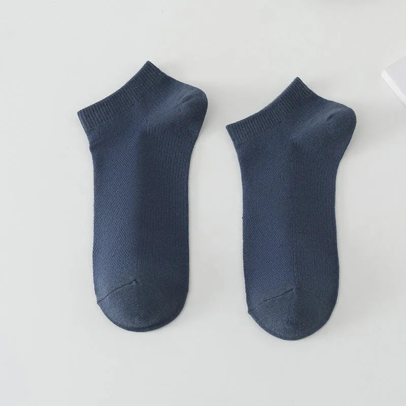A pair of solid colour low-cut polyester boat socks laid flat.