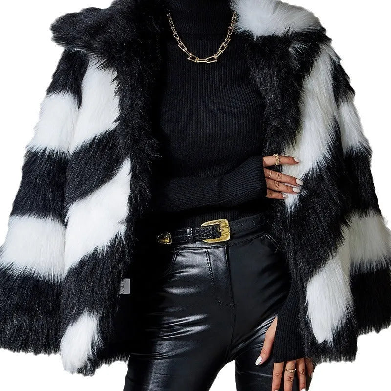 Lapel contrast colour faux fur coat with fur collar in polyester fabric