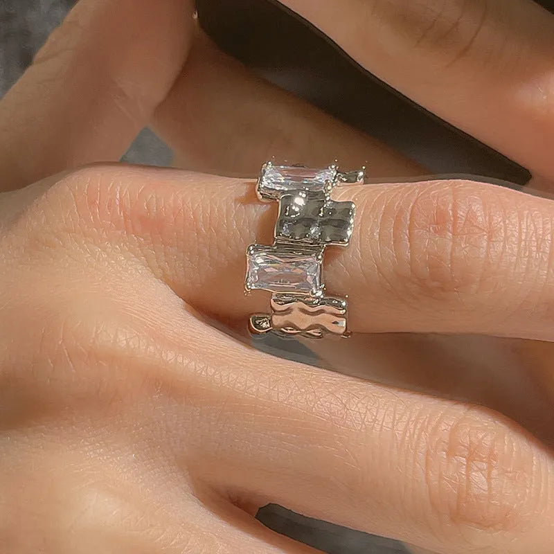 Silver geometric open ring with zircon stone in retro pastoral design