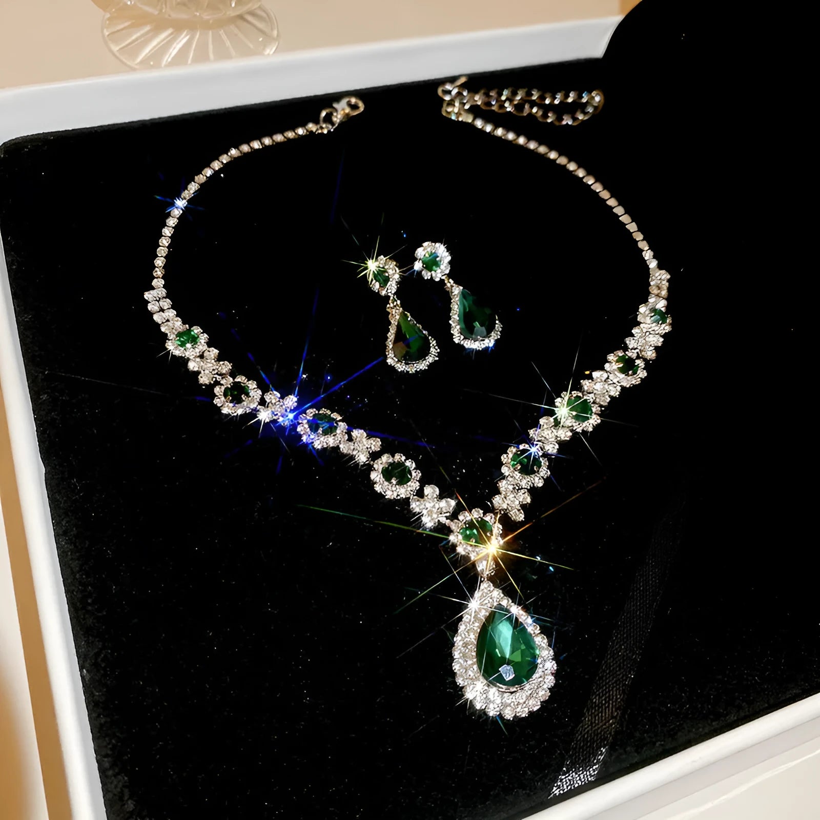 Alloy pendant clavicle chain necklace and earrings set in gold suit with love heart pendant