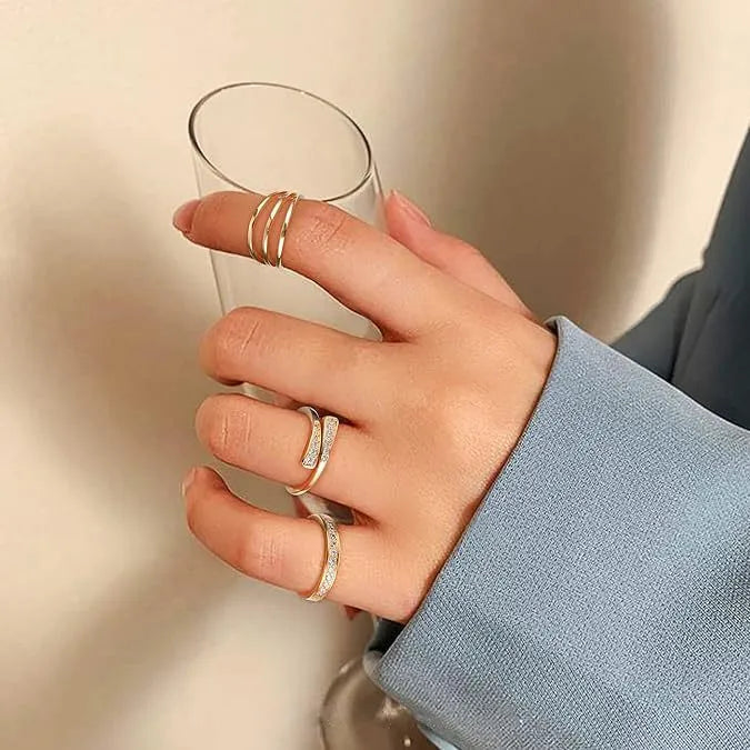Gold plated geometric toe ring with rhinestone design on alloy base