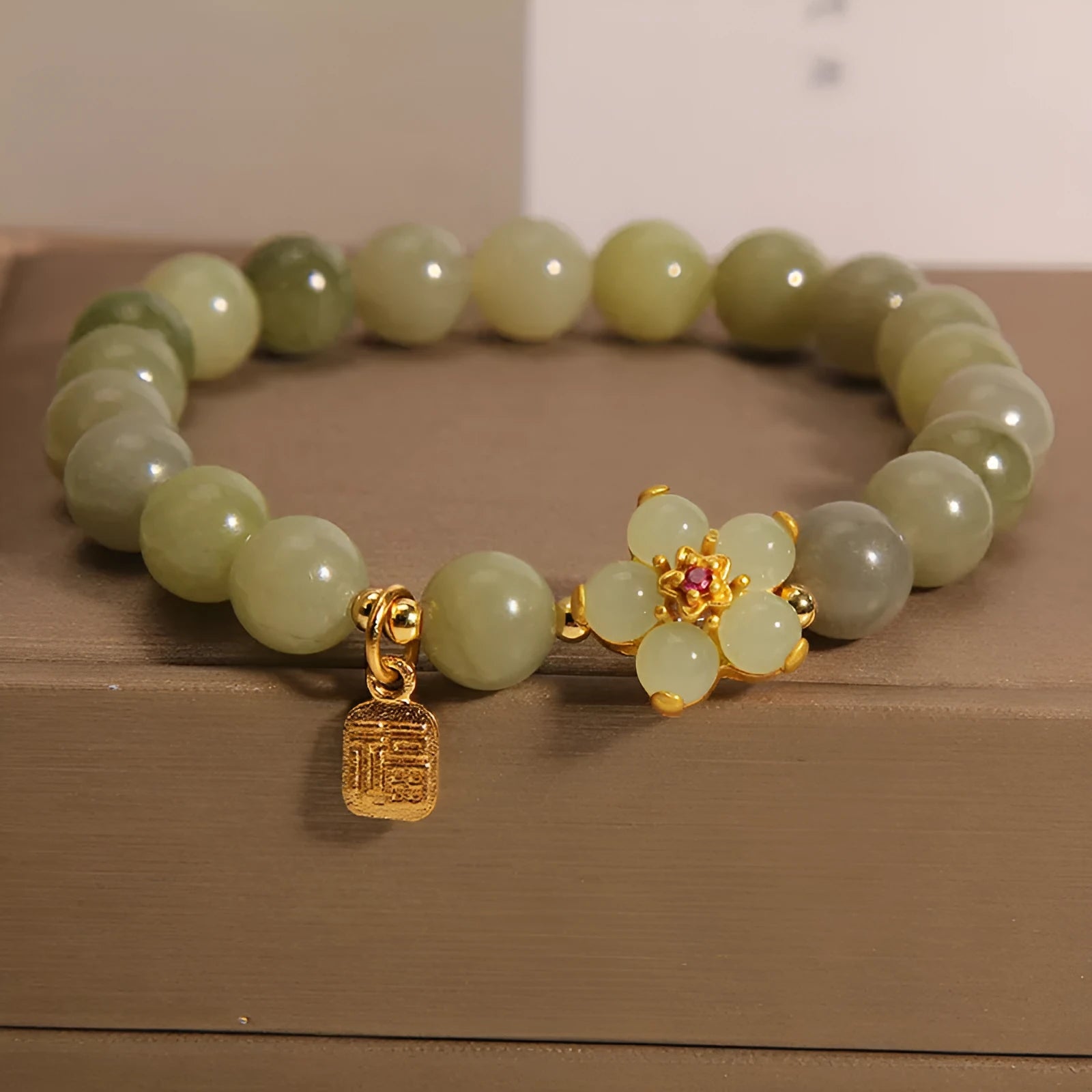 Women's casual bracelet in grey jade coloured alloy with simple clasp