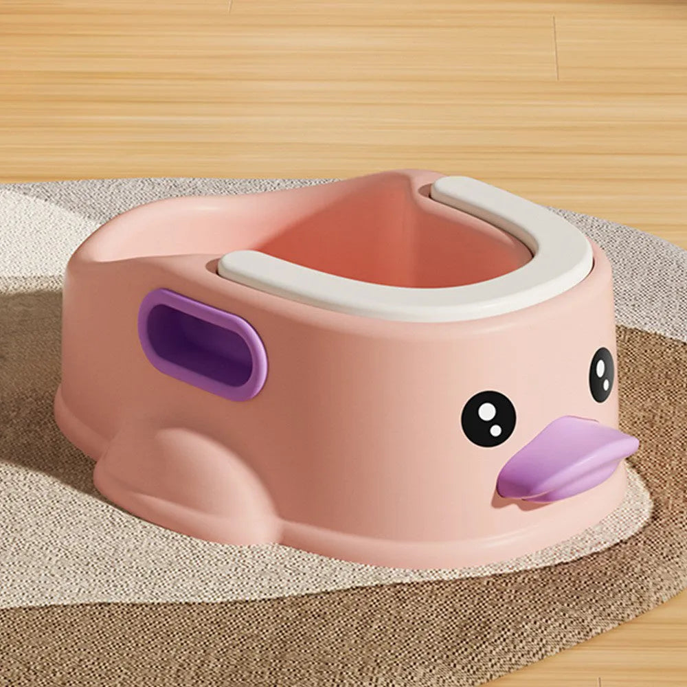 Blue PVC duck-shaped bathtub for washing dogs and cats on a lawn