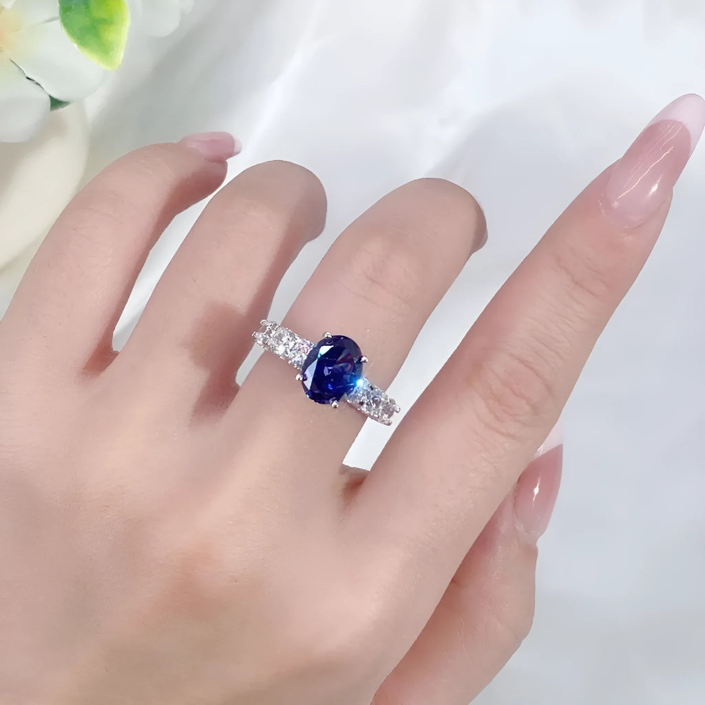 Heart-shaped high carbon diamond-cut ice flower zircon stone in a women's 925 sterling silver ring.