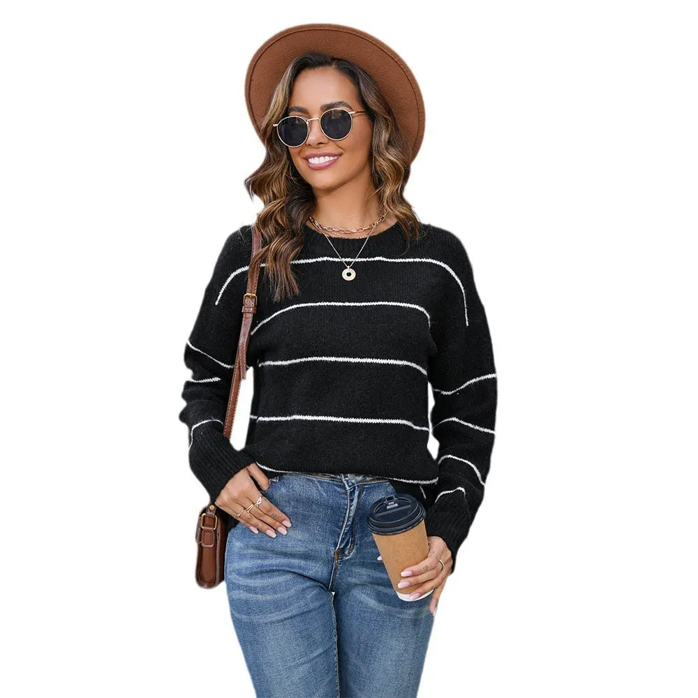 Women's striped pullover sweater in loose street fashion style with round neckline and collage stitching