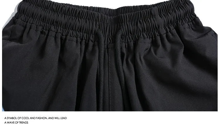 Men's quick-drying black sports shorts with elastic waistband and loose straight-leg fit