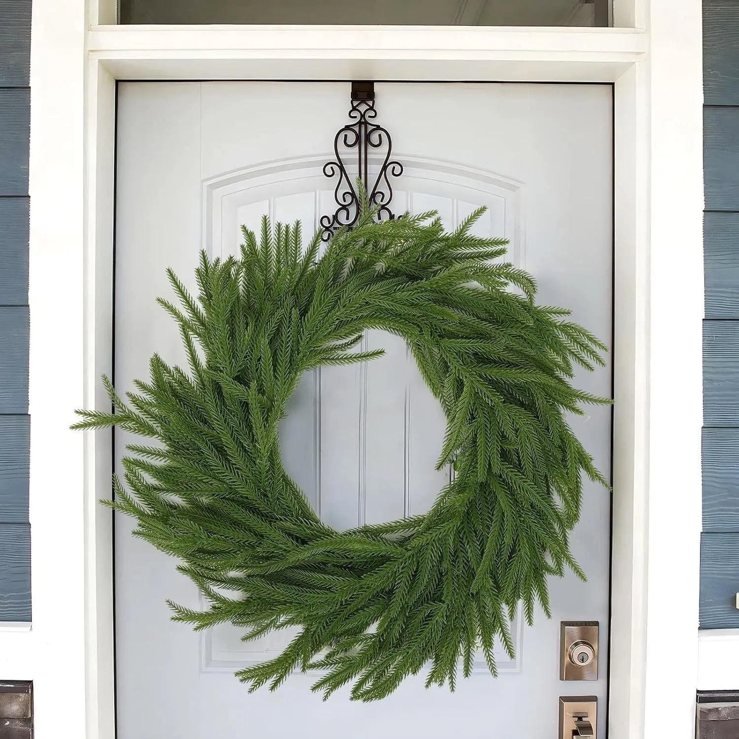 Plastic American country style front door garland, 60cm long with green leaves.