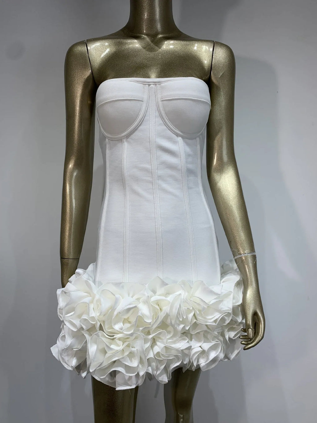 Women's urban style dress in solid colour with mid waist design