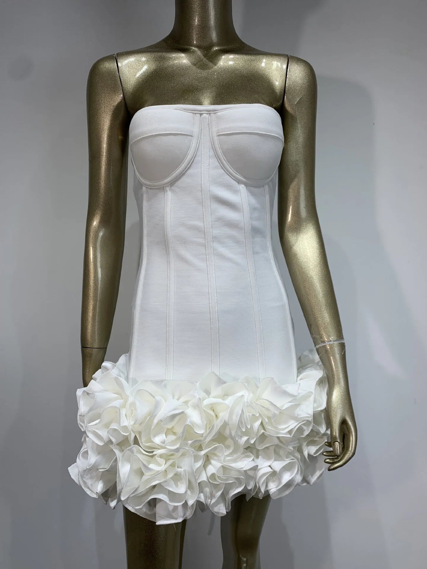 Women's urban style dress in solid colour with mid waist design