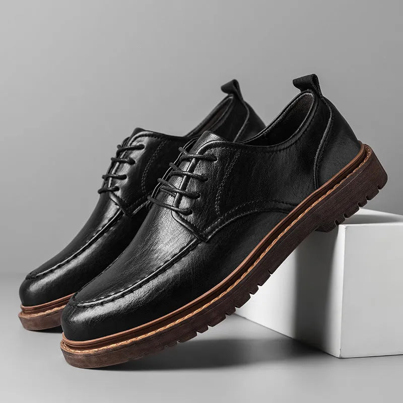 British casual leather shoes in black or brown with round toe and low-cut design