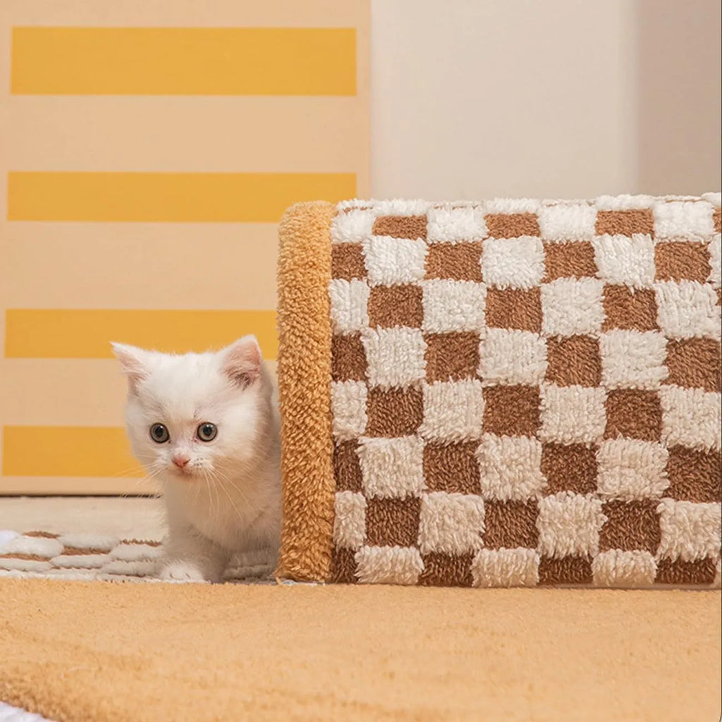 Fan-shaped plush pet bed with integrated tunnel for dogs and cats