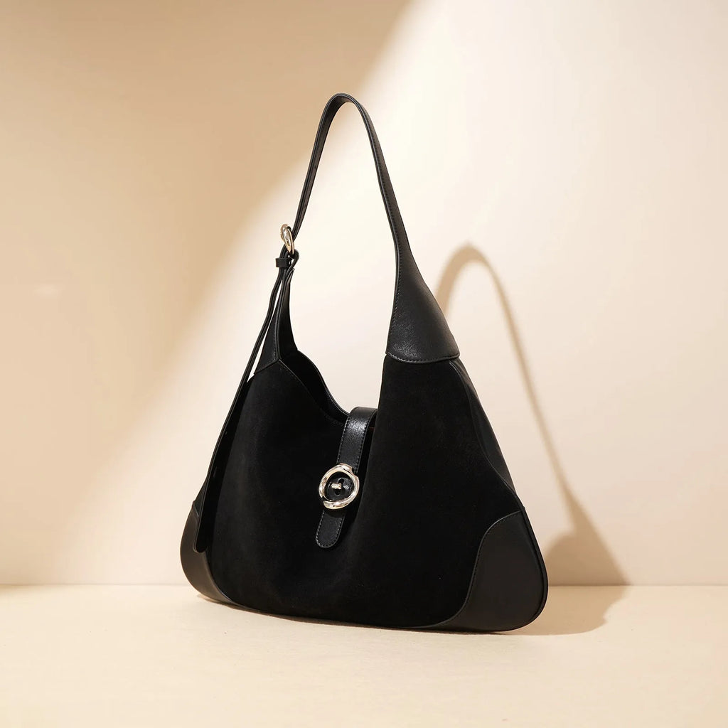 New retro commuter shoulder bag in matte cowhide with outer pocket, available in black colour