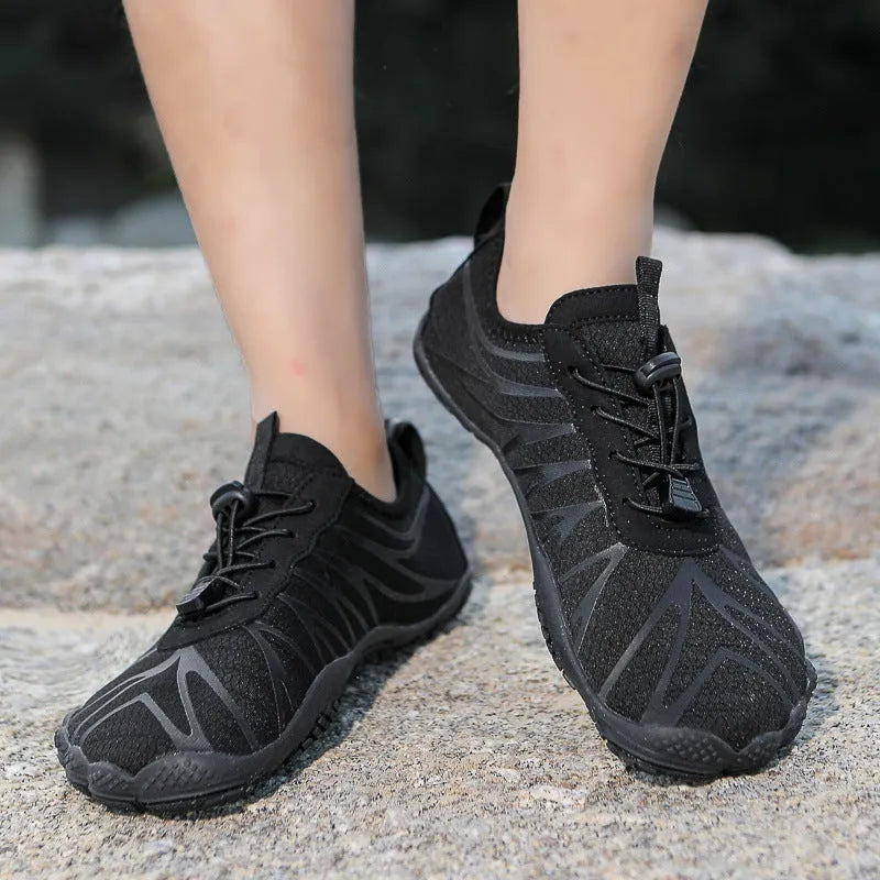 Black breathable non-slip running shoes for men and women with rubber sole for fitness and hiking