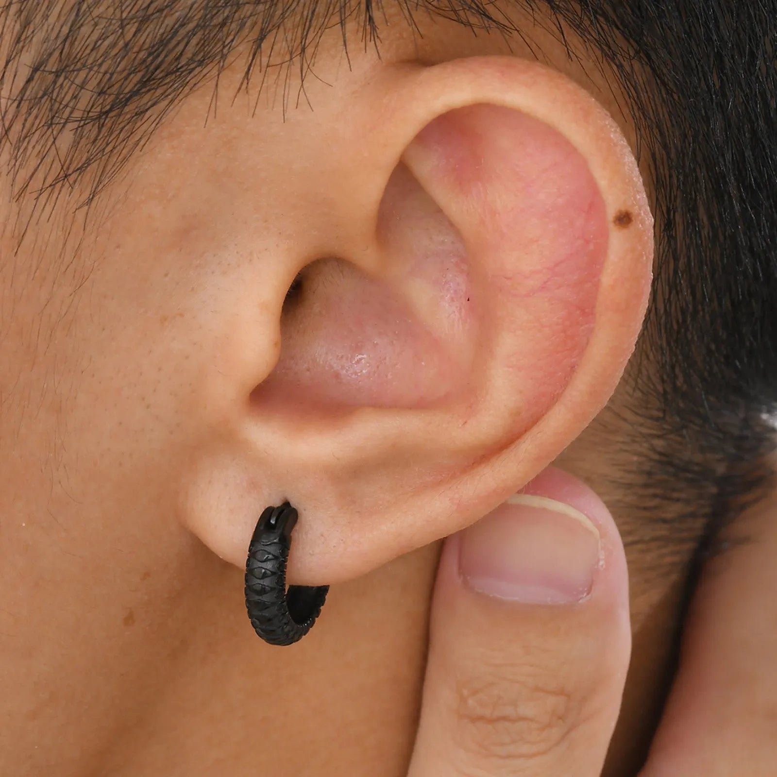 Stainless steel snake pattern earrings in black or gold minimalist hip hop jewellery